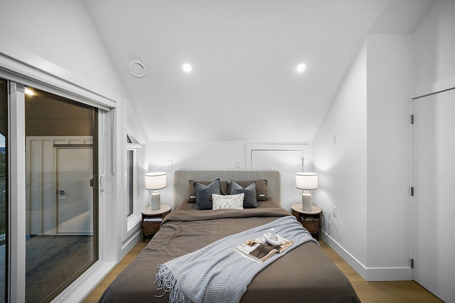 1 3623 Triumph Street Vancouver, BC - 14