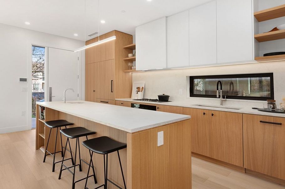 396 W 21 Avenue Vancouver, BC - 9