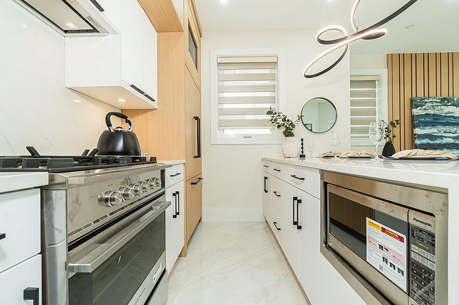 1552 W 66th Avenue Vancouver, BC - 8