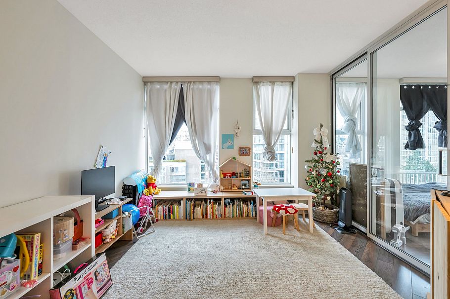 1001 1009 Expo Boulevard Vancouver, BC - 4