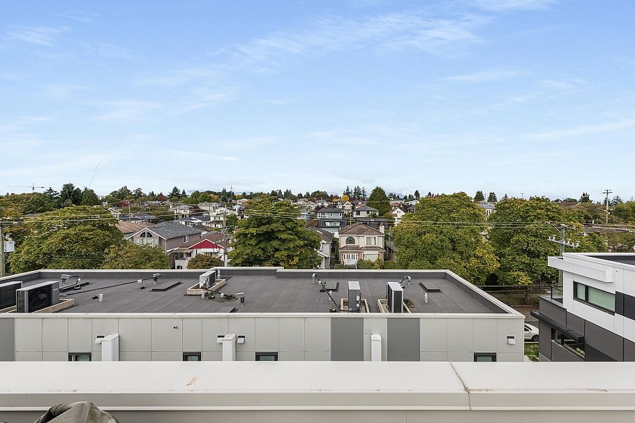 138 W Woodstock Avenue Vancouver, BC - 33