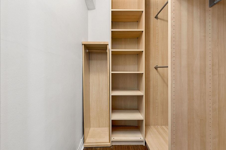 203 330 E 1st Street North Vancouver, BC - 22