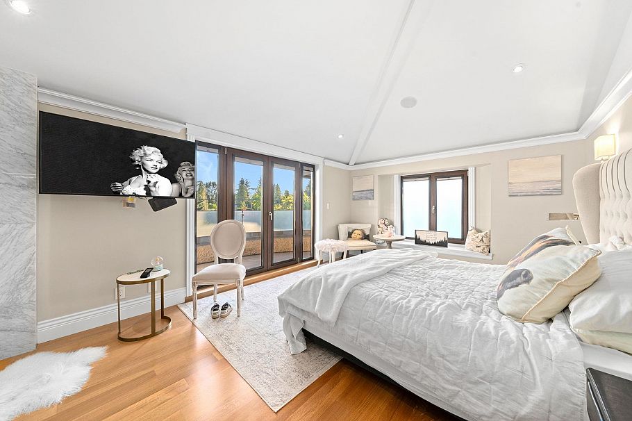 2809 Edgemont Boulevard North Vancouver, BC - 10