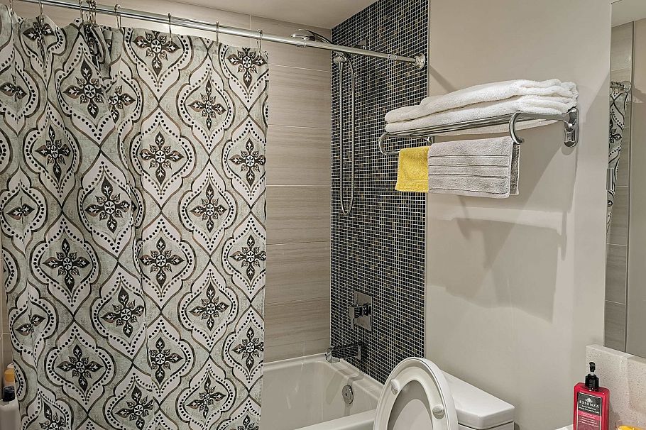 232 1777 W 7th Avenue Vancouver, BC - 3