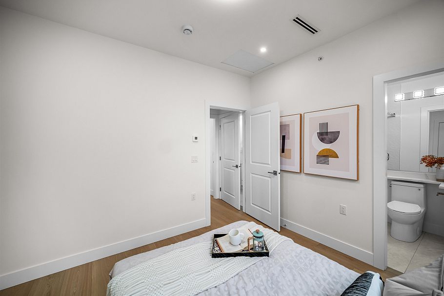 2076 E 50th Avenue Vancouver, BC - 10