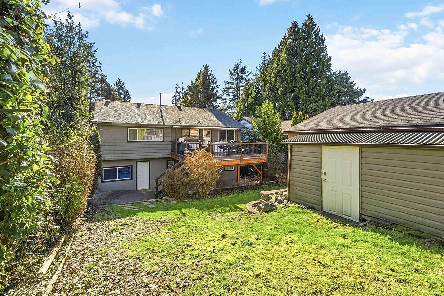 552 W 29th Street North Vancouver, BC - 30