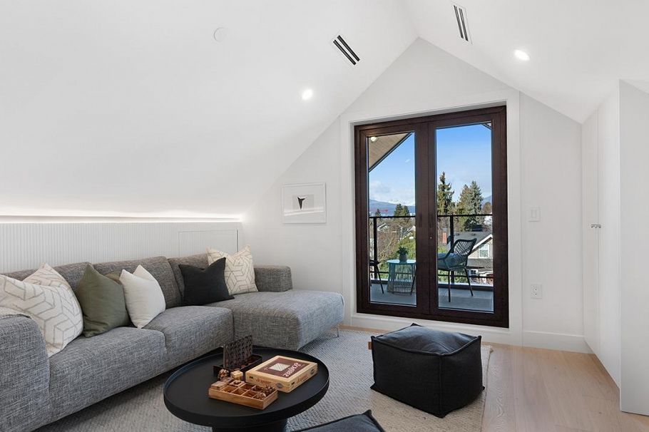 396 W 21 Avenue Vancouver, BC - 25