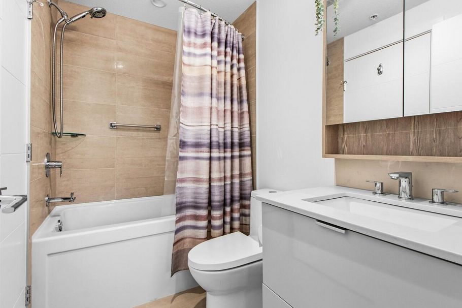 118 108 E 8th Street North Vancouver, BC - 13