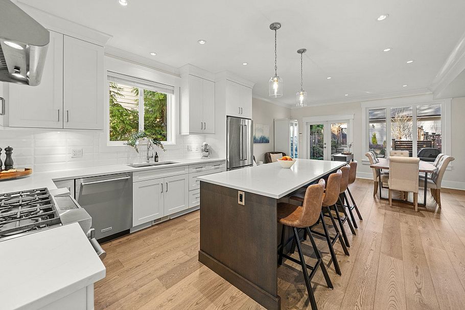 244 E 18th Street North Vancouver, BC - 2