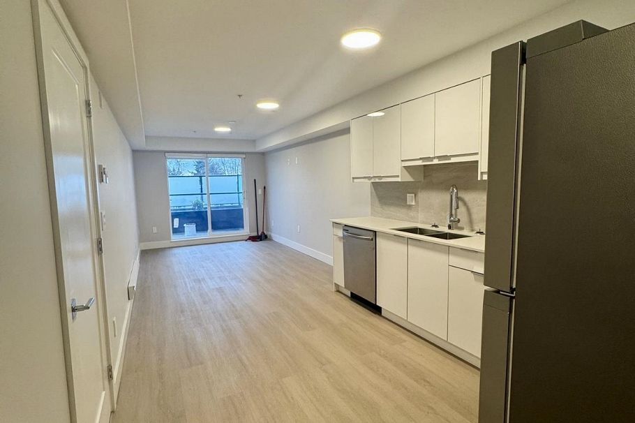 204 3050 Kingsway Vancouver, BC - 5