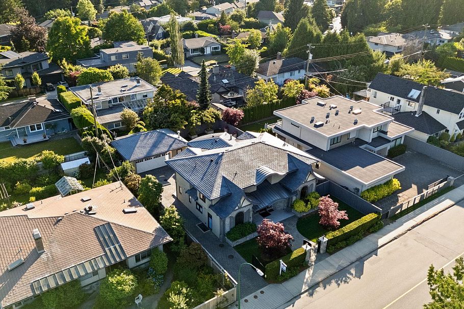 2809 Edgemont Boulevard North Vancouver, BC - 38