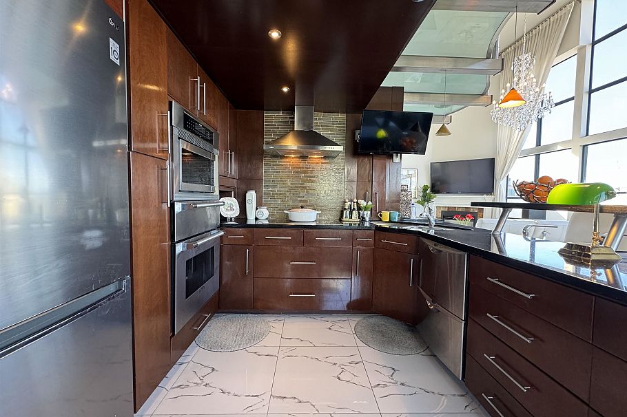 PH 1268 W Broadway Vancouver, BC - 11