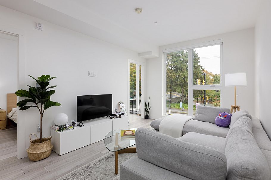 204 979 E 19th Avenue Vancouver, BC - 2