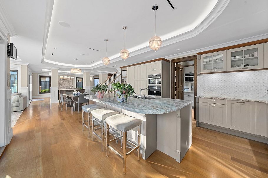 2809 Edgemont Boulevard North Vancouver, BC - 5