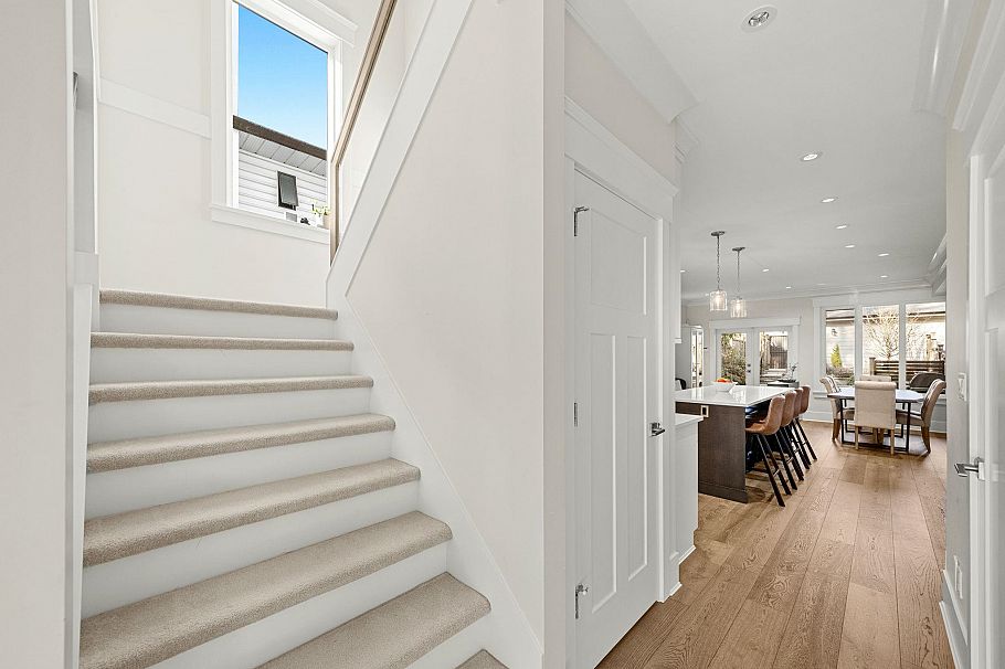 244 E 18th Street North Vancouver, BC - 4