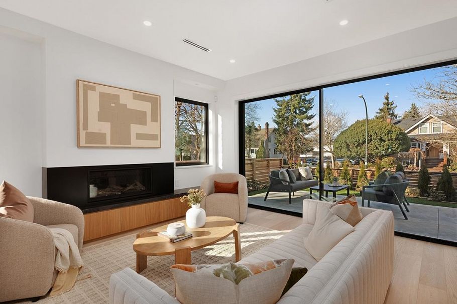 396 W 21 Avenue Vancouver, BC - 5