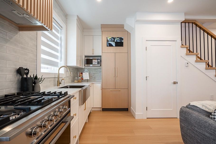 2105 E 33rd Avenue Vancouver, BC - 12