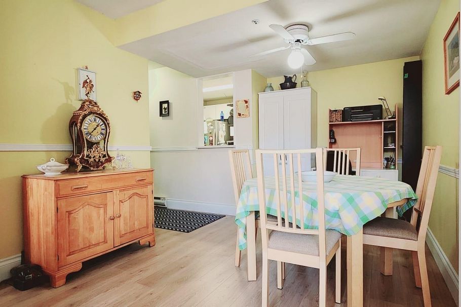 208 811 Helmcken Street Vancouver, BC - 3