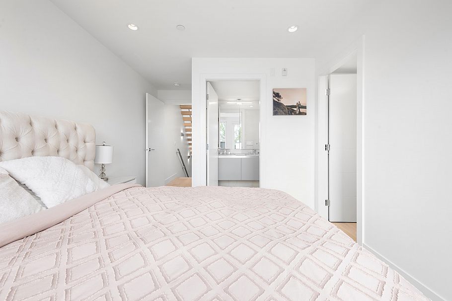 138 W Woodstock Avenue Vancouver, BC - 20