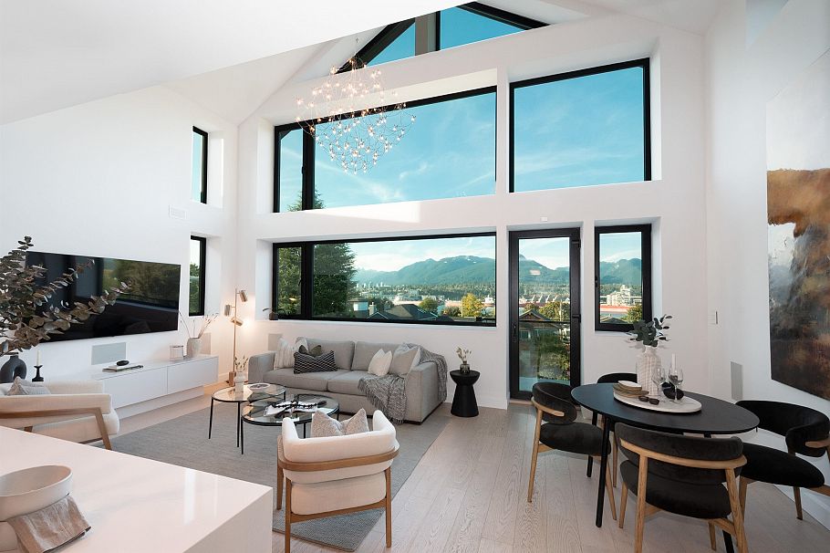 2734 Yale Street Vancouver, BC - 2