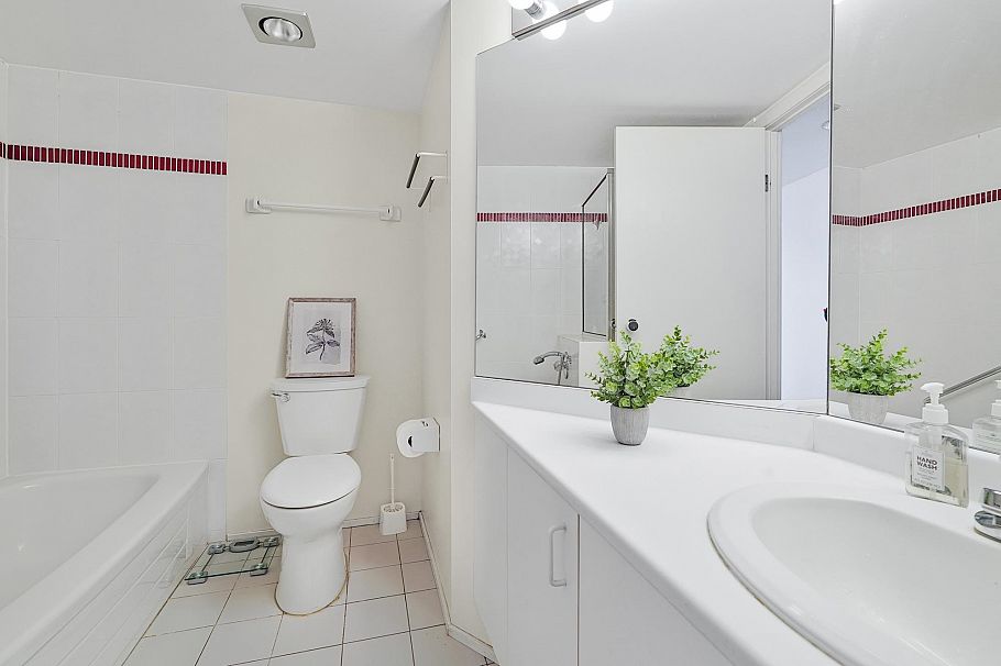 902 1500 Howe Street Vancouver, BC - 16