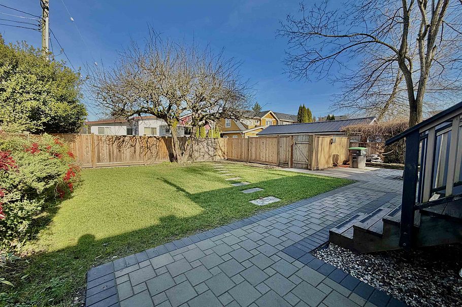 1165 E 26th Avenue Vancouver, BC - 22