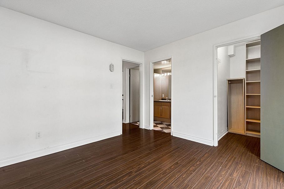 203 330 E 1st Street North Vancouver, BC - 21