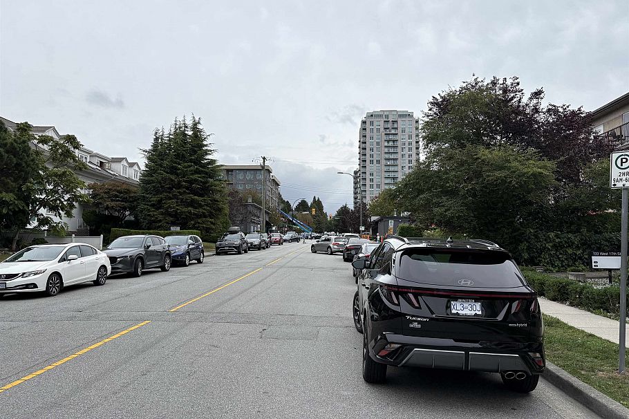 204 137 W 17th Street North Vancouver, BC - 14