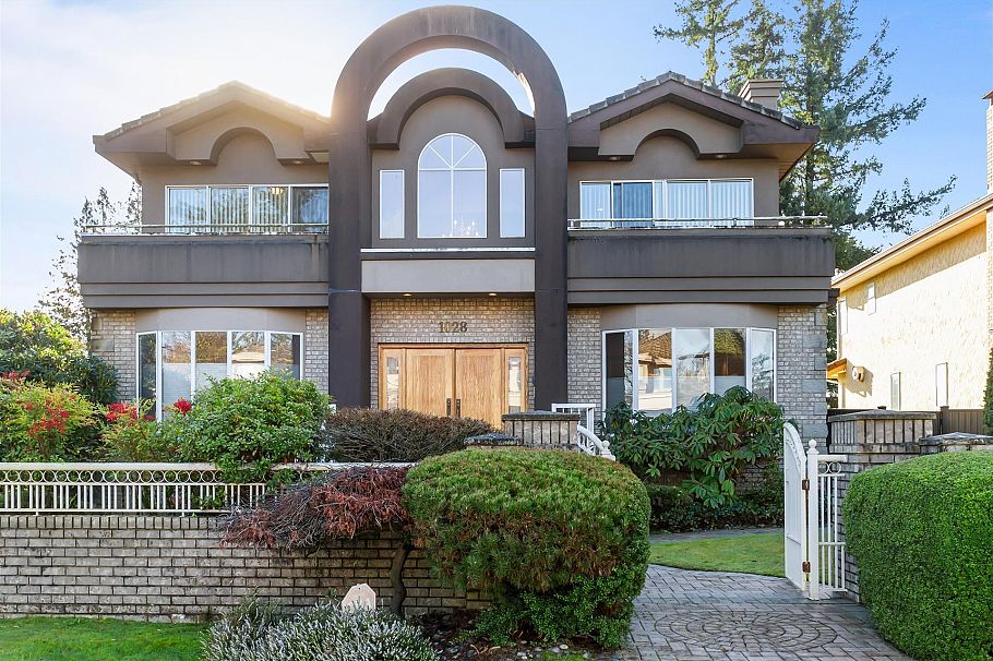 1028 W 51st Avenue Vancouver, BC - 1