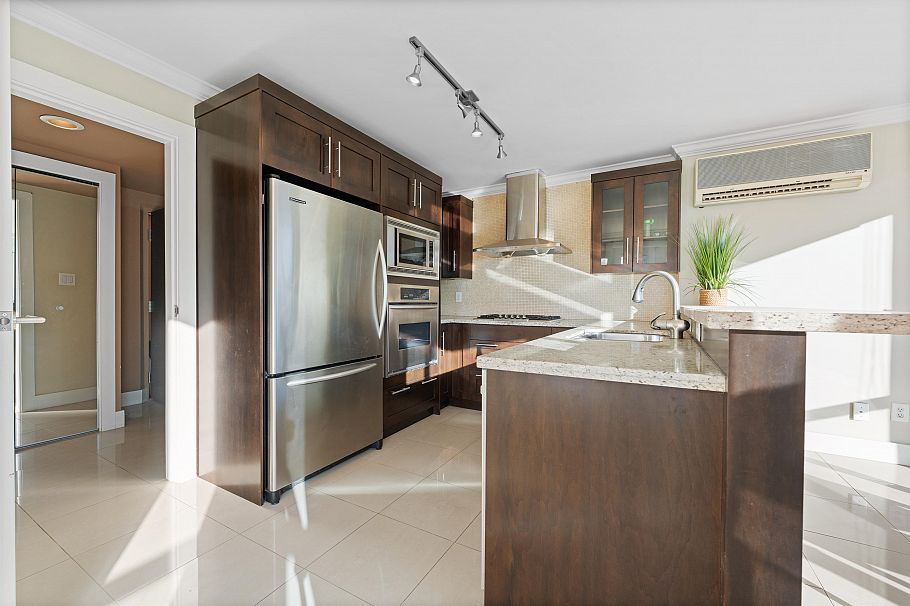 2303 1415 W Georgia Street Vancouver, BC - 10