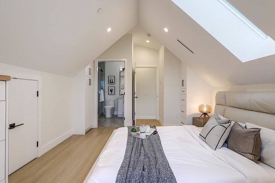 2 3695 E 26 Avenue Vancouver, BC - 18