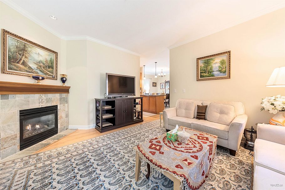 15 3150 Sunnyhurst Road North Vancouver, BC - 4