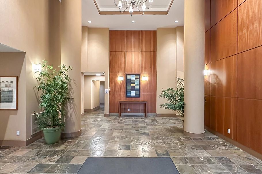 305 2088 Madison Avenue Burnaby, BC - 2