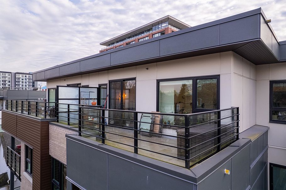 405 2666 Duke Street Vancouver, BC - 2