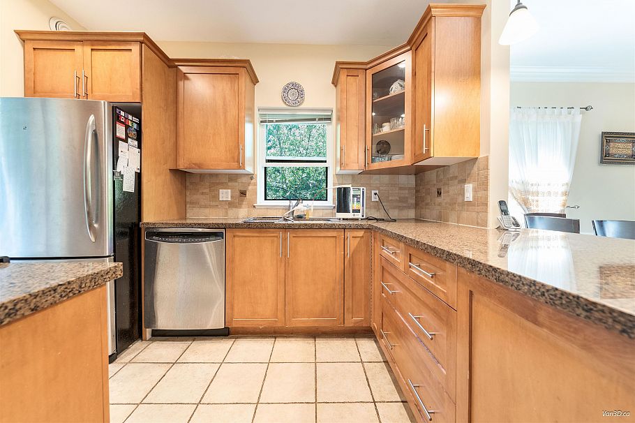 15 3150 Sunnyhurst Road North Vancouver, BC - 11