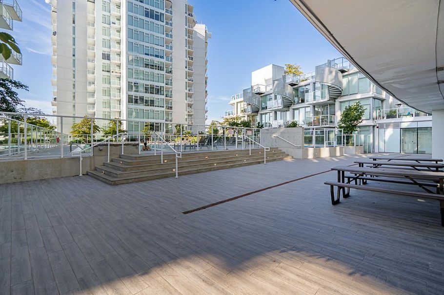 301 4638 Gladstone Street Vancouver, BC - 24