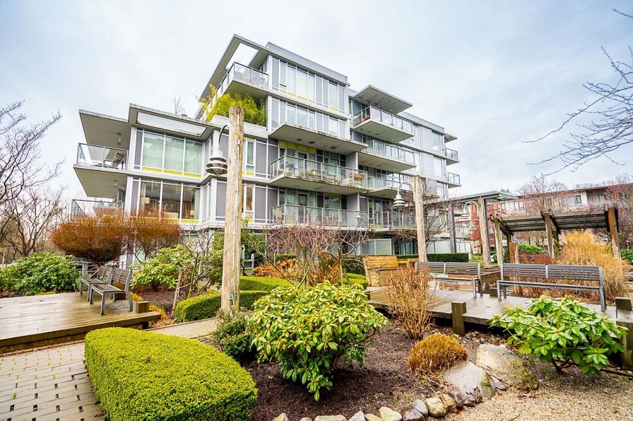 207 3162 Riverwalk Avenue Vancouver, BC - 2