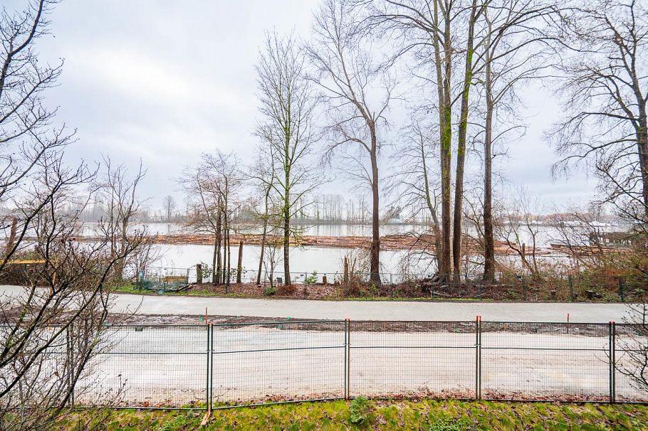 207 3162 Riverwalk Avenue Vancouver, BC - 1