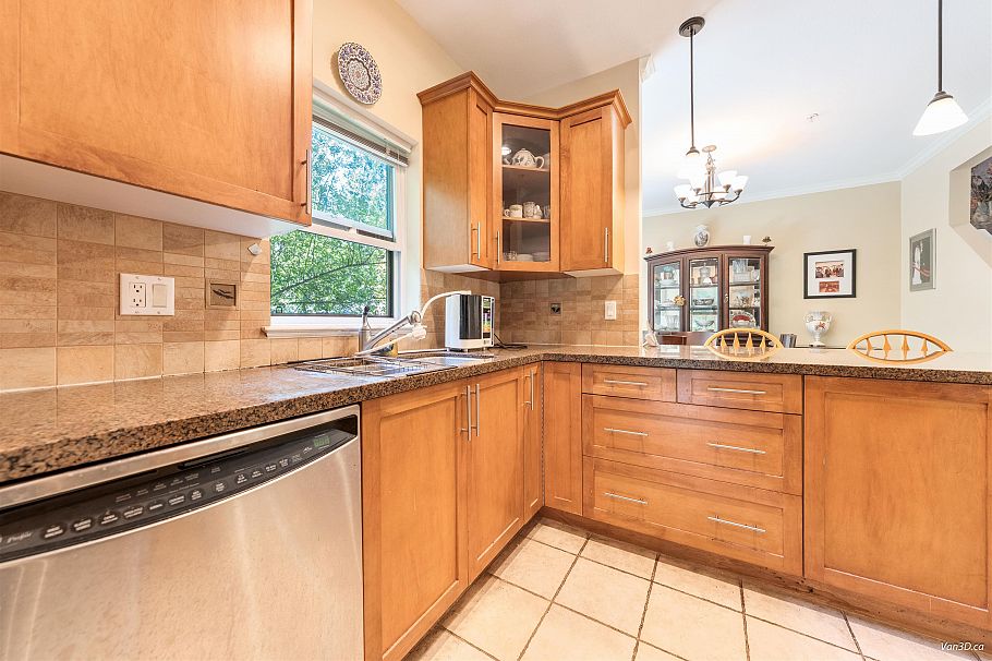 15 3150 Sunnyhurst Road North Vancouver, BC - 13