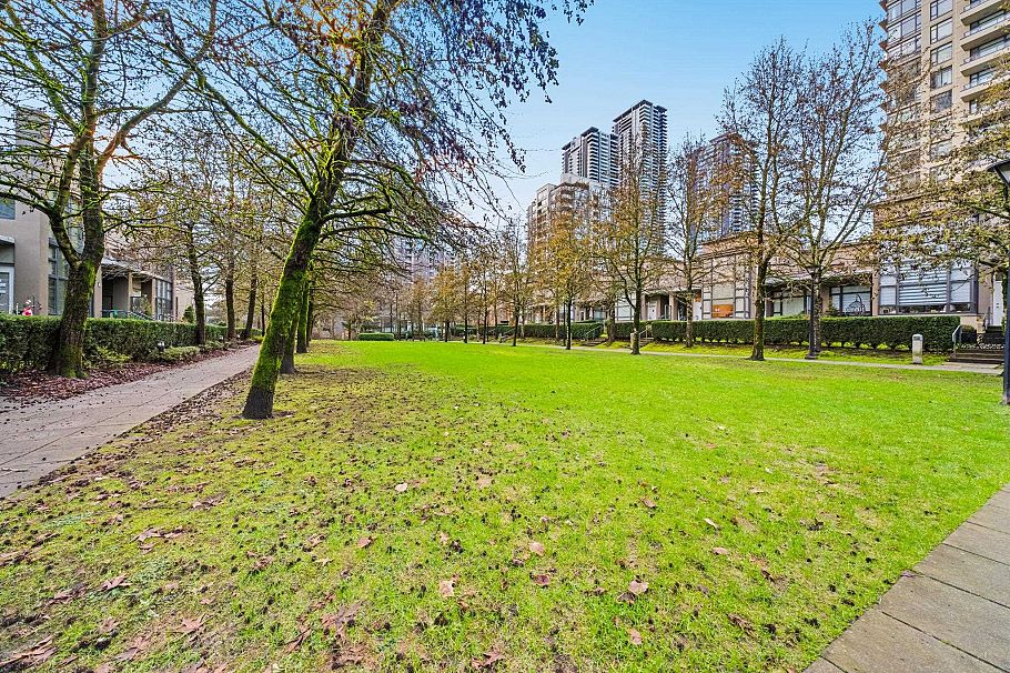 TH23 2345 Madison Avenue Burnaby, BC - 29