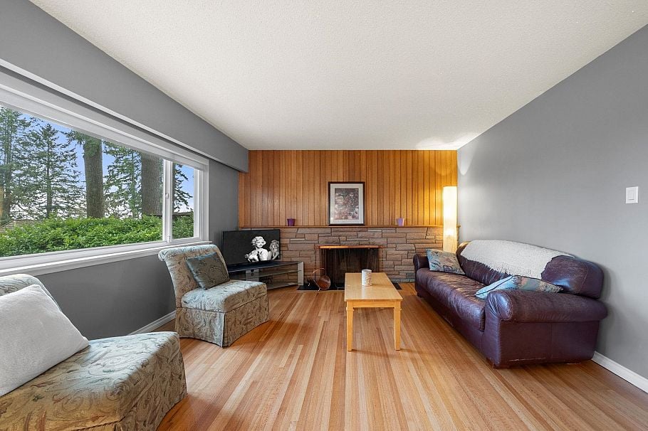 479 E 29th Street North Vancouver, BC - 3