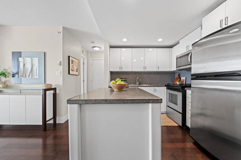 1209 155 W 1st Street North Vancouver, BC - 3