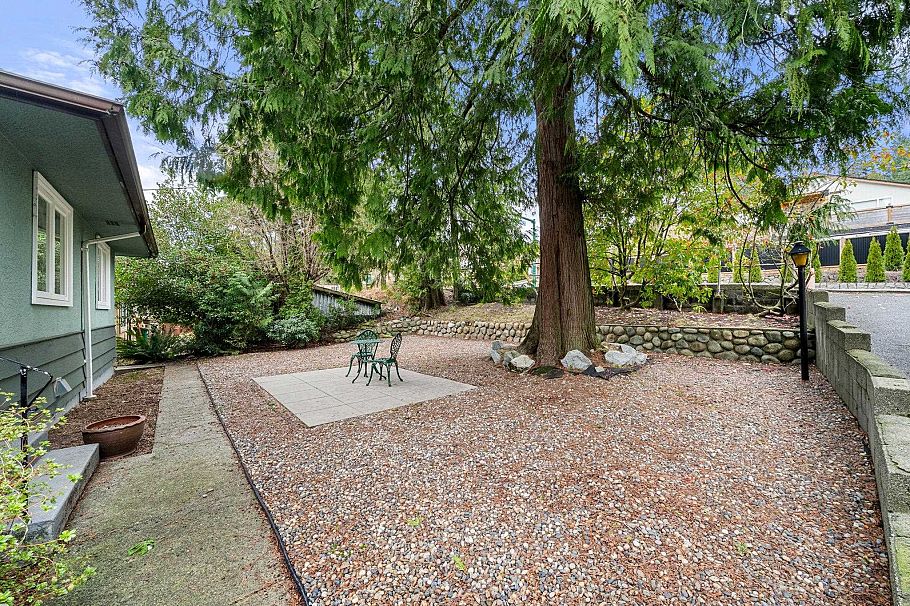 479 E 29th Street North Vancouver, BC - 38