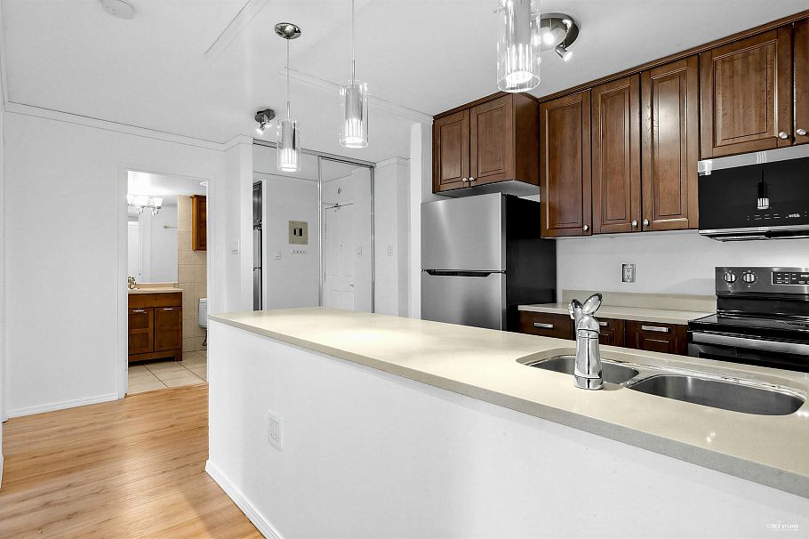 707 2008 Fullerton Avenue North Vancouver, BC - 1