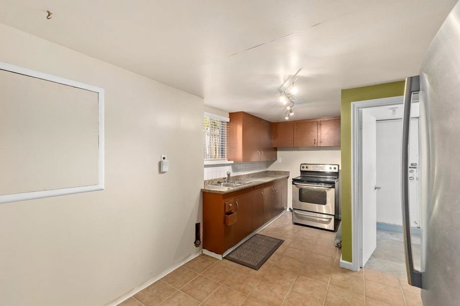 2880 Oxford Street Vancouver, BC - 24