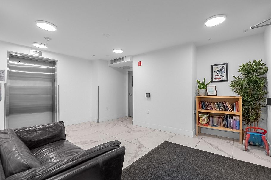 405 2666 Duke Street Vancouver, BC - 7