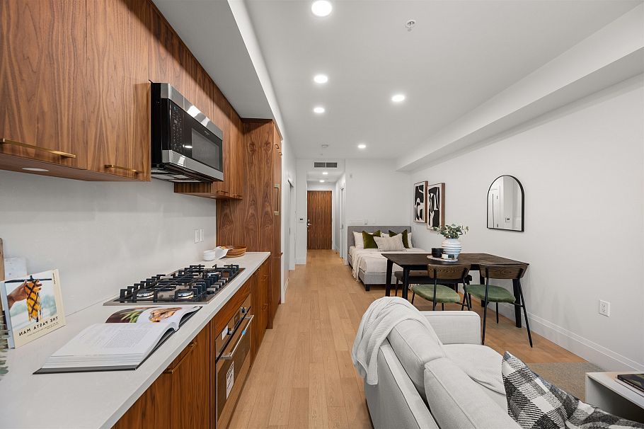 410 2550 Garden Drive Vancouver, BC - 1