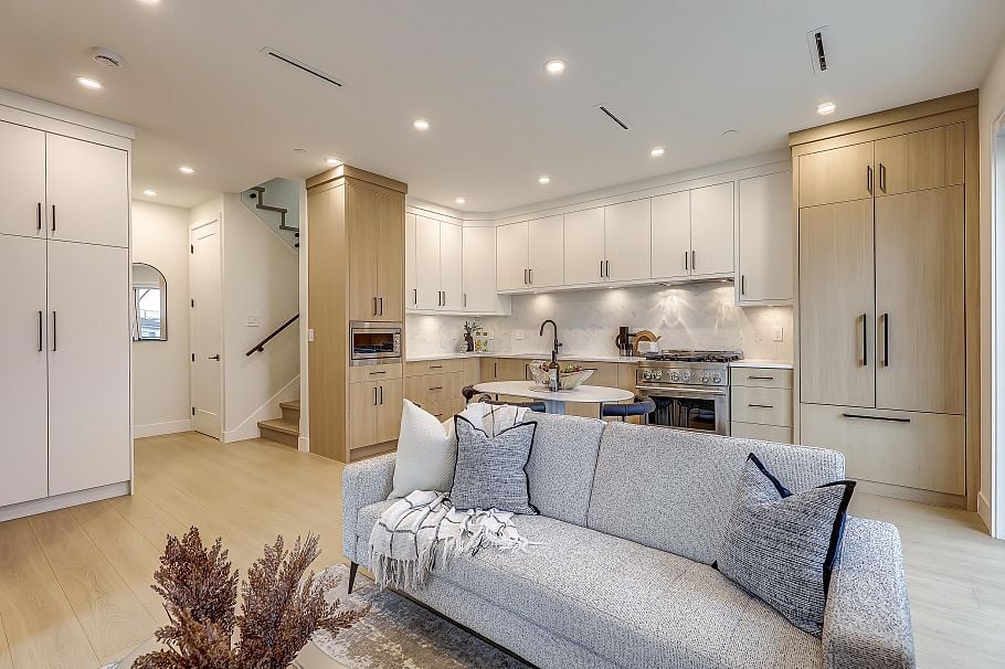 2 3695 E 26 Avenue Vancouver, BC - 8