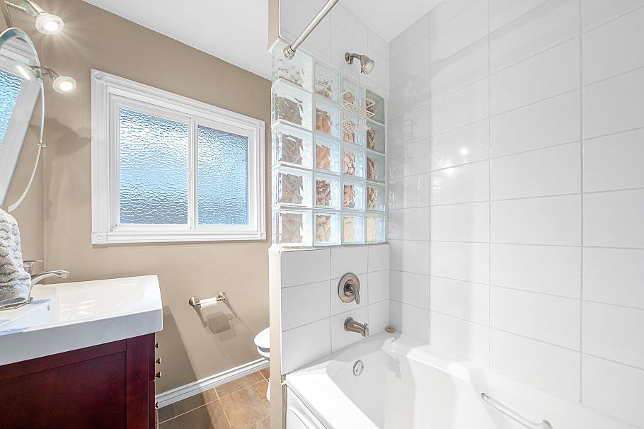 479 E 29th Street North Vancouver, BC - 19