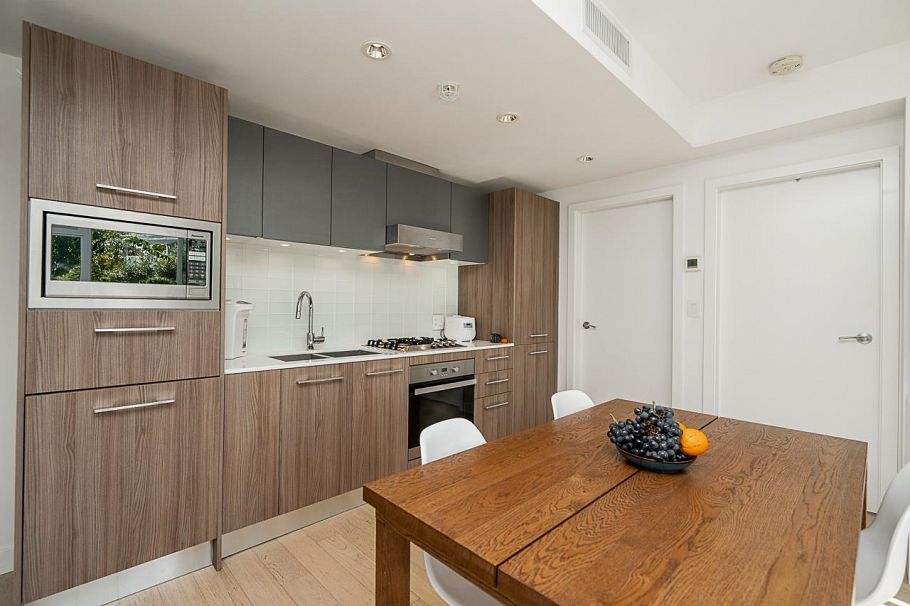 301 4638 Gladstone Street Vancouver, BC - 9